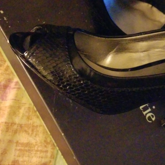 Shoes - Picture 2 of 4